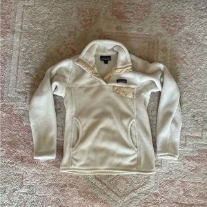 Beautiful, white and cream Patagonia sweatshirt